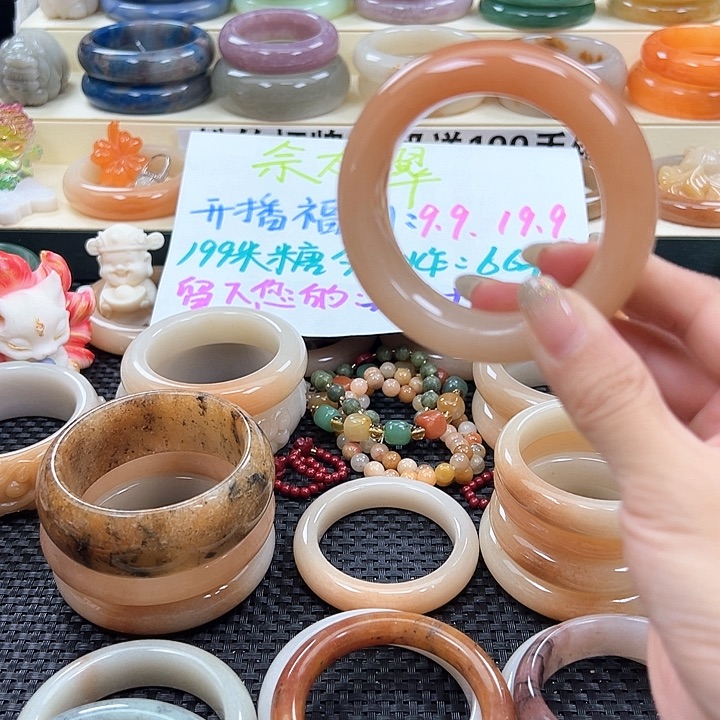 去***y未镶嵌手镯石英岩玉