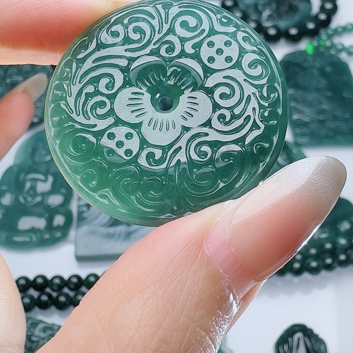 颈饰未镶嵌翡翠多样性发其一