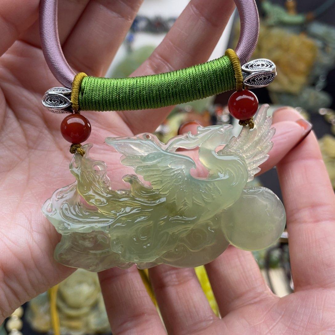 蛇纹石玉颈饰未镶嵌