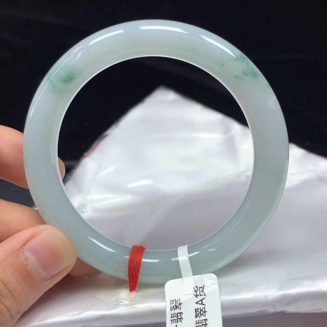 翡翠手镯（圆镯）未镶嵌56.1