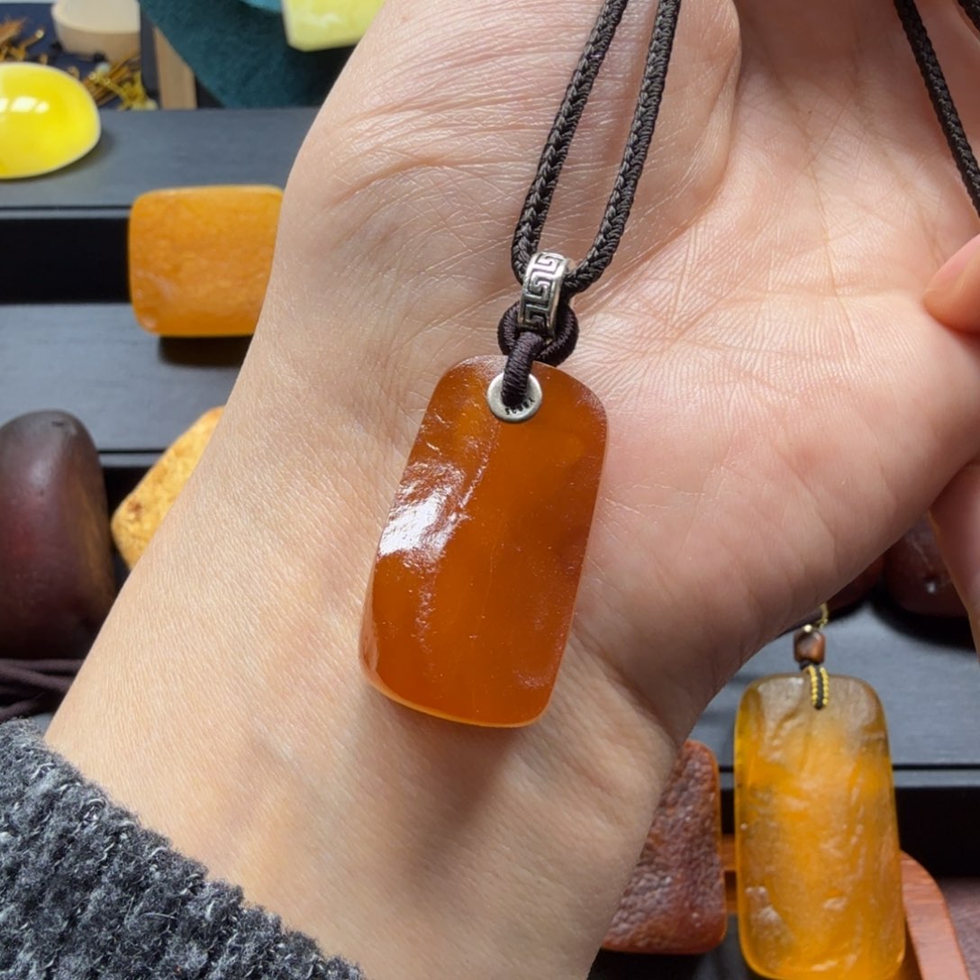 琥珀吊坠(赠链)未镶嵌