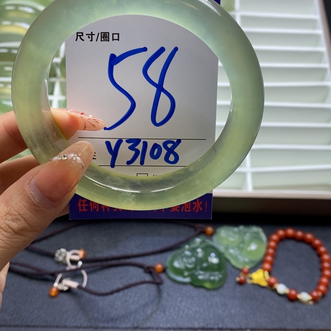 蛇纹石玉手镯未镶嵌