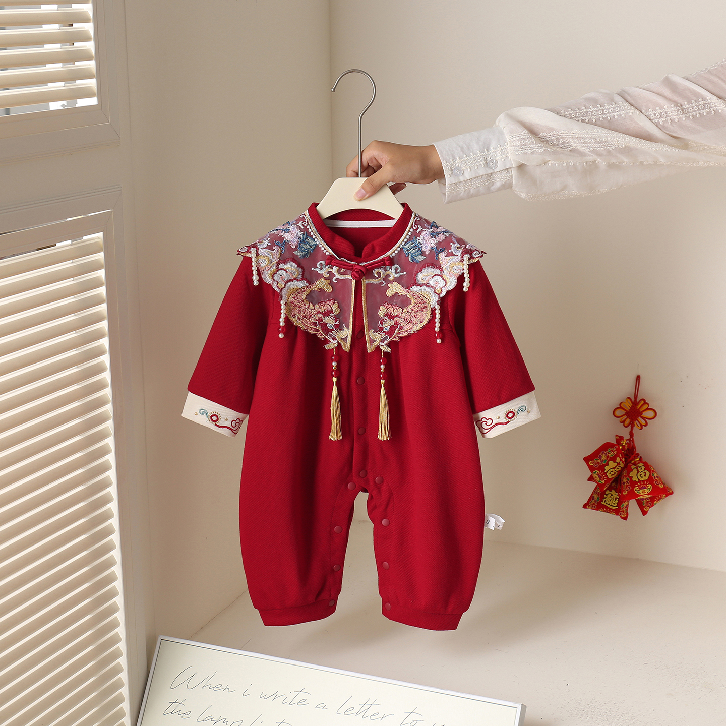 女宝宝周岁拍照礼服喜庆中式连体衣秋装婴幼儿拜年服满月旗袍冠衣