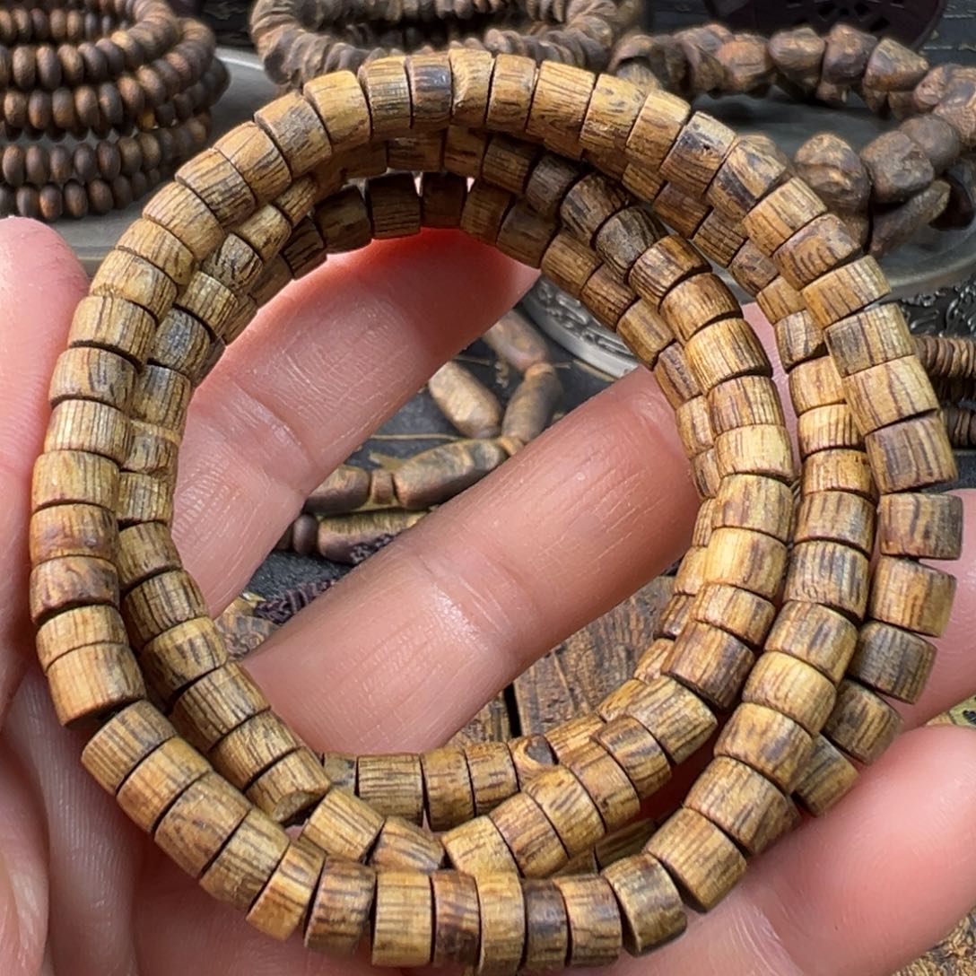 沉香手串0.6奇楠桶珠多圈