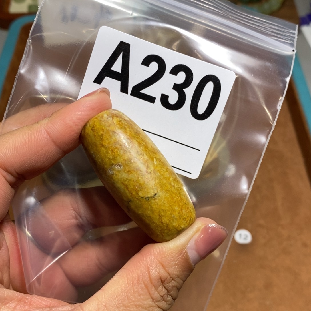 岫岩河磨玉（透闪石质玉）颈饰未镶嵌