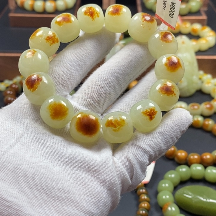 爱***倪透闪石质玉未镶嵌手链