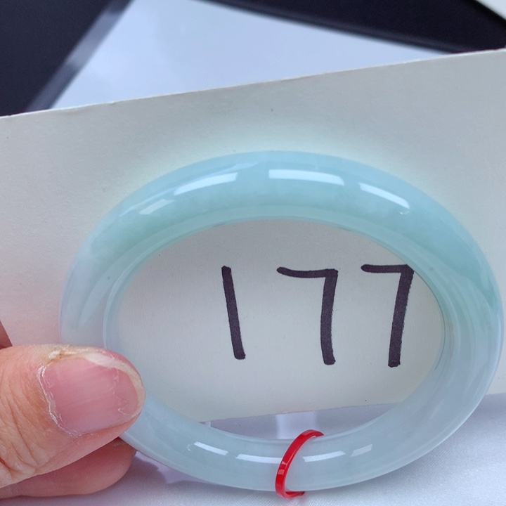 翡翠手镯未镶嵌翡翠