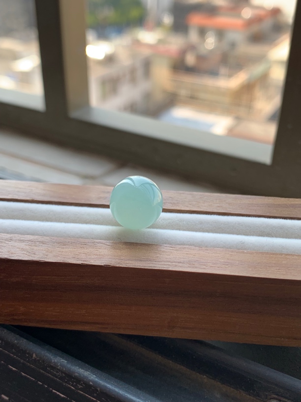 天然缅甸翡翠-老坑料浅蓝绿满色冰胶圆珠12.2mm