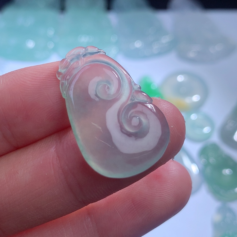 【闪购商品】翡翠颈饰未镶嵌淡*缅甸A货翡翠