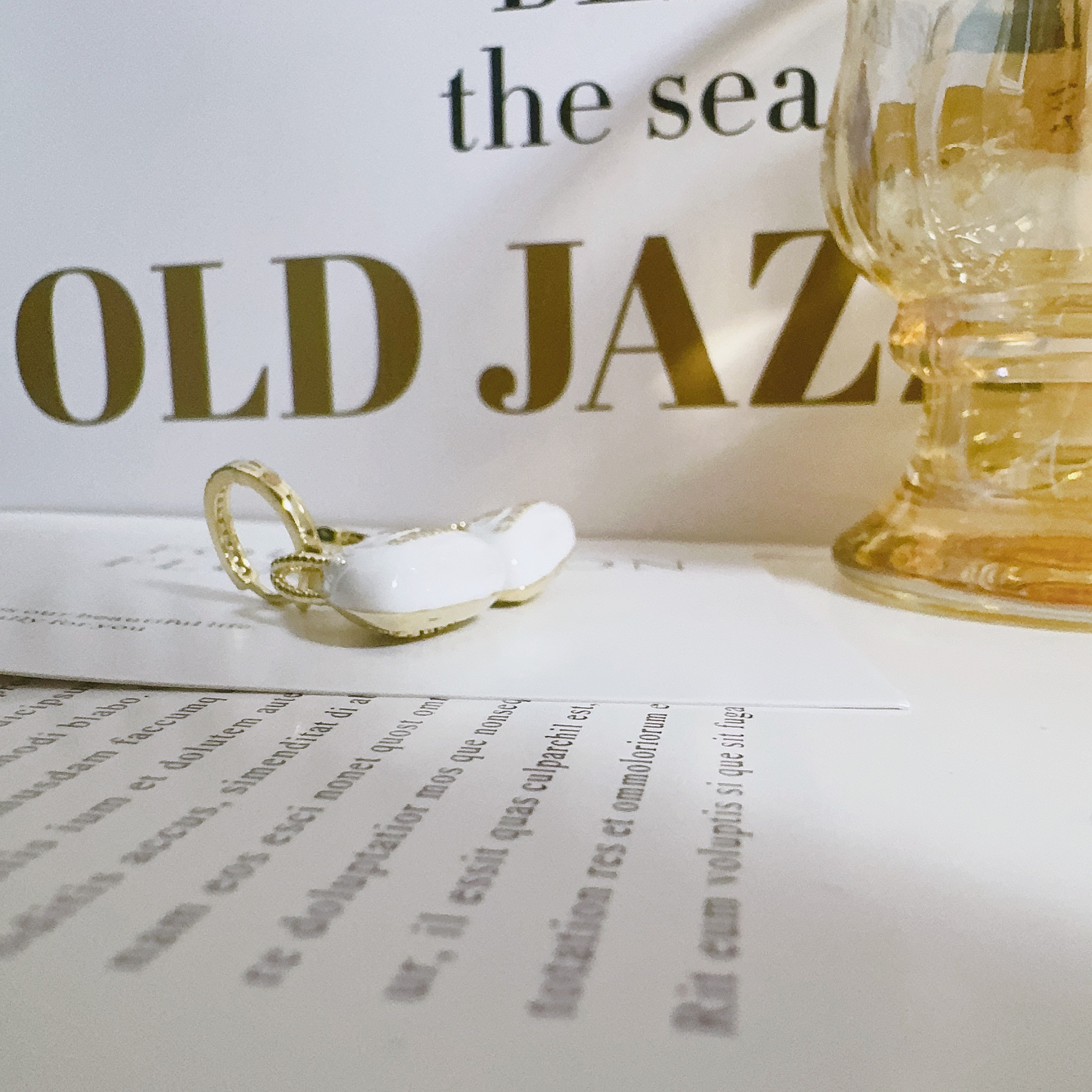 铜合金耳饰 5928 白色滴油包包耳环