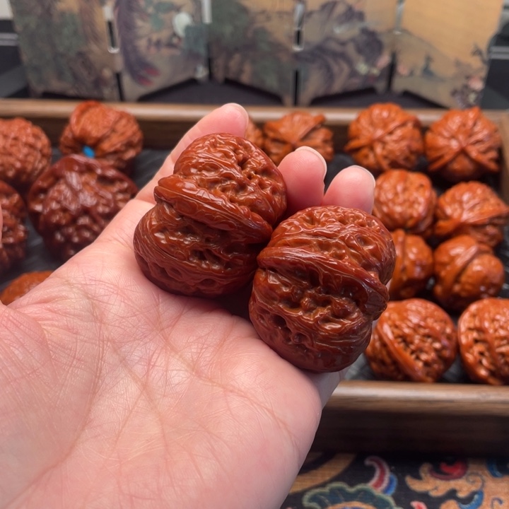 查***朗文玩核桃吊坠元宝于