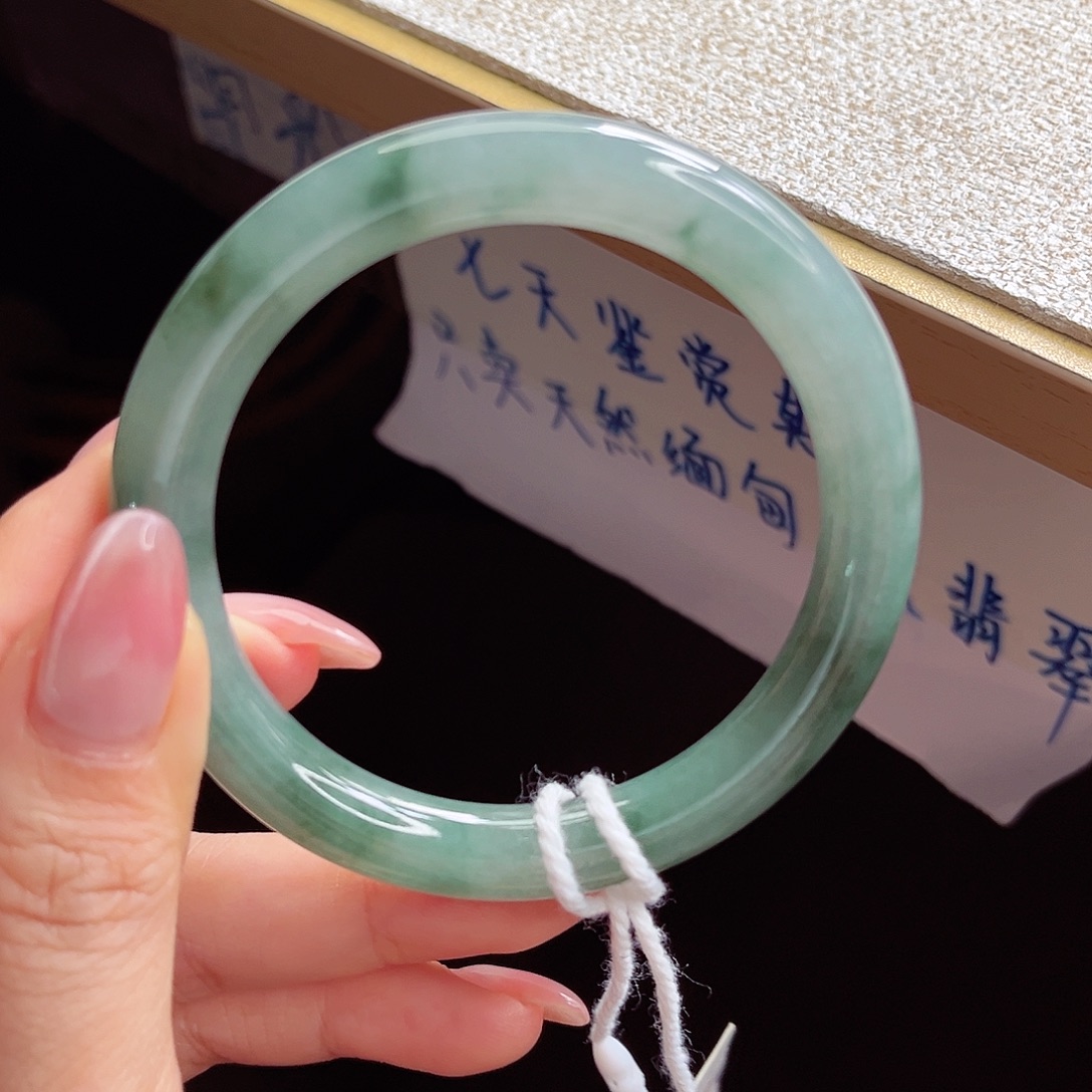 翡翠未镶嵌手镯手镯