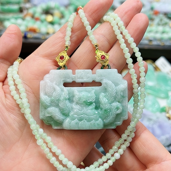 翡翠颈饰未镶嵌吊坠