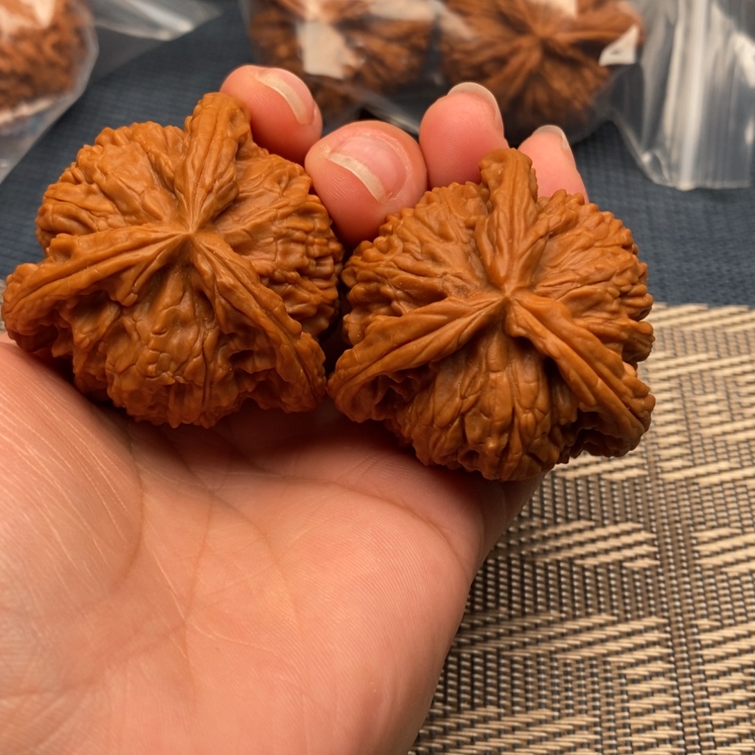 海***空文玩核桃吊坠三棱