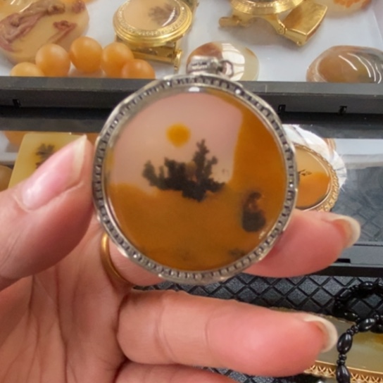 石英质玉（黄龙玉）吊坠合金