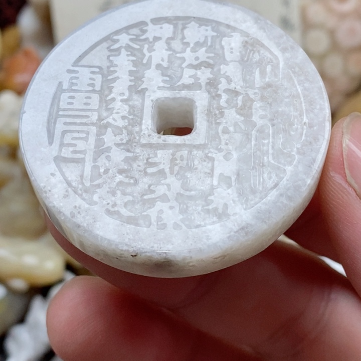 颈饰未镶嵌硅化珊瑚（珊瑚玉）有瑕