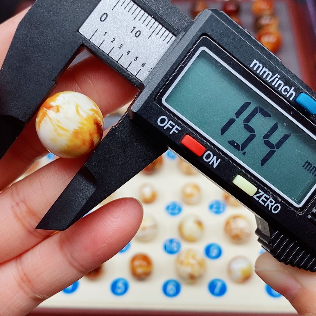 蜜蜡裸石未镶嵌蜜蜡