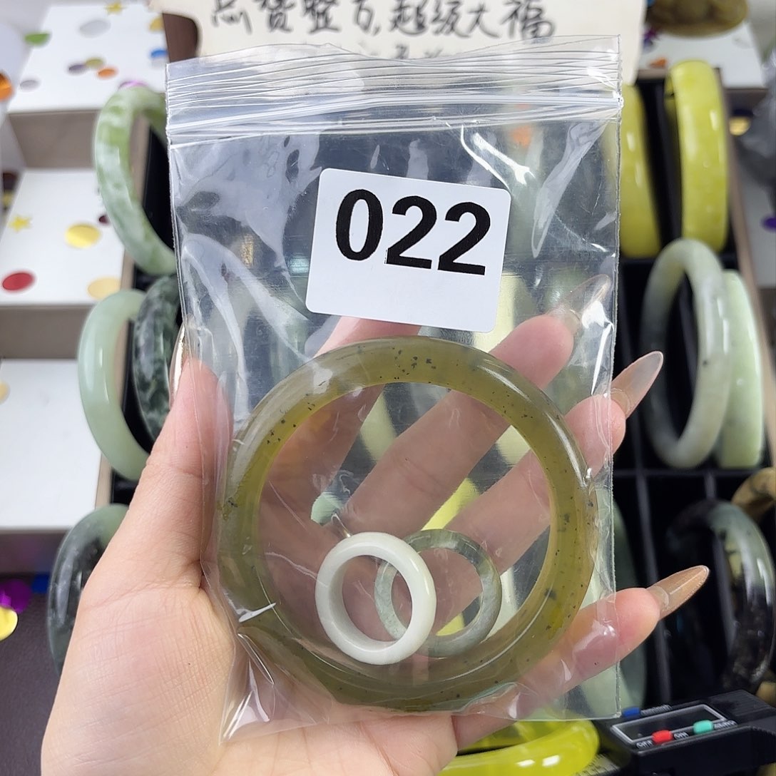 蛇纹石玉手镯未镶嵌无**.