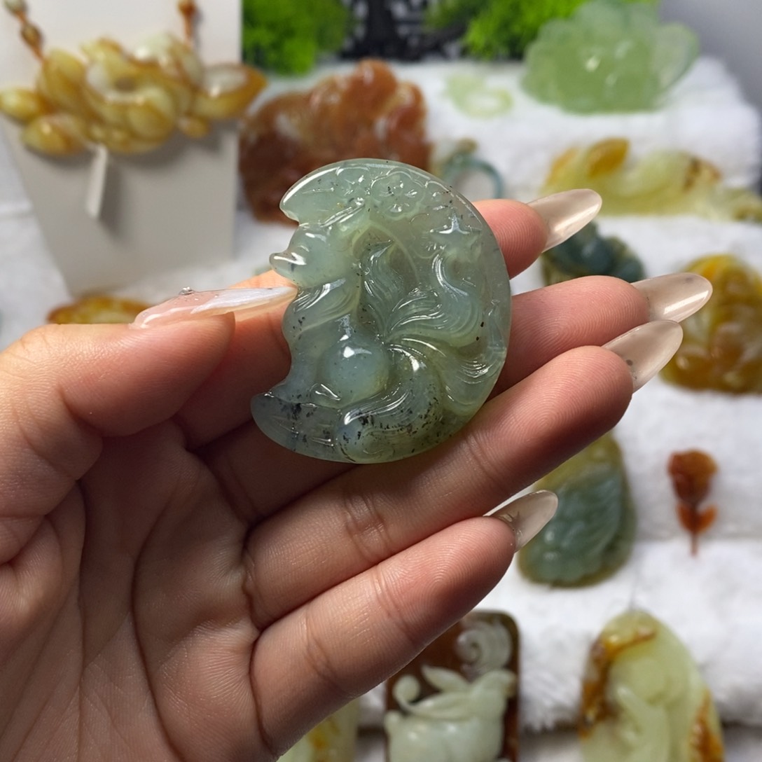 蛇纹石玉未镶嵌颈饰