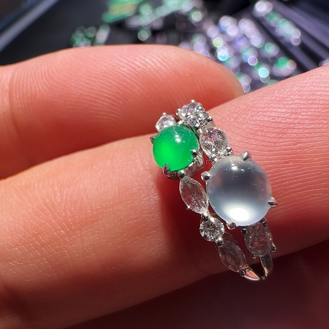 翡翠18K金镶嵌戒指