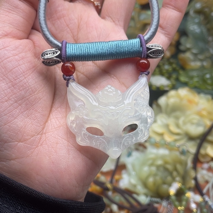 蛇纹石玉吊坠合金