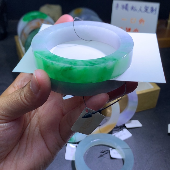 定制翡翠未镶嵌翡翠手镯