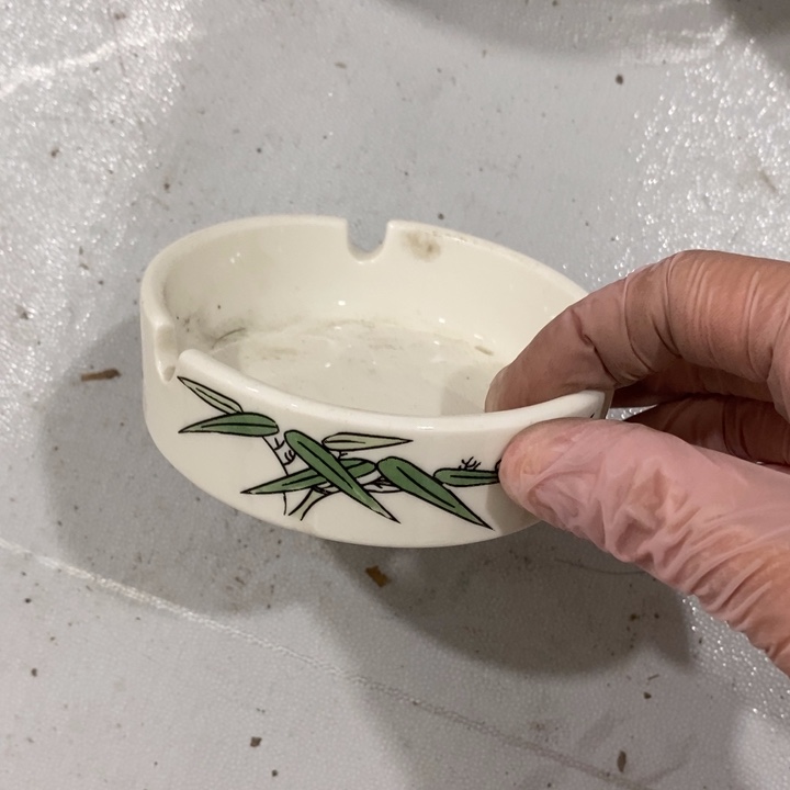 瓷片二厂白玫牌烟灰缸口径9厘米