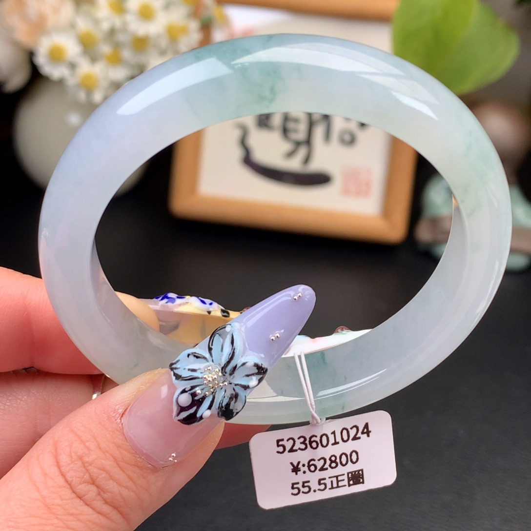 翡翠手镯未镶嵌飘花手镯