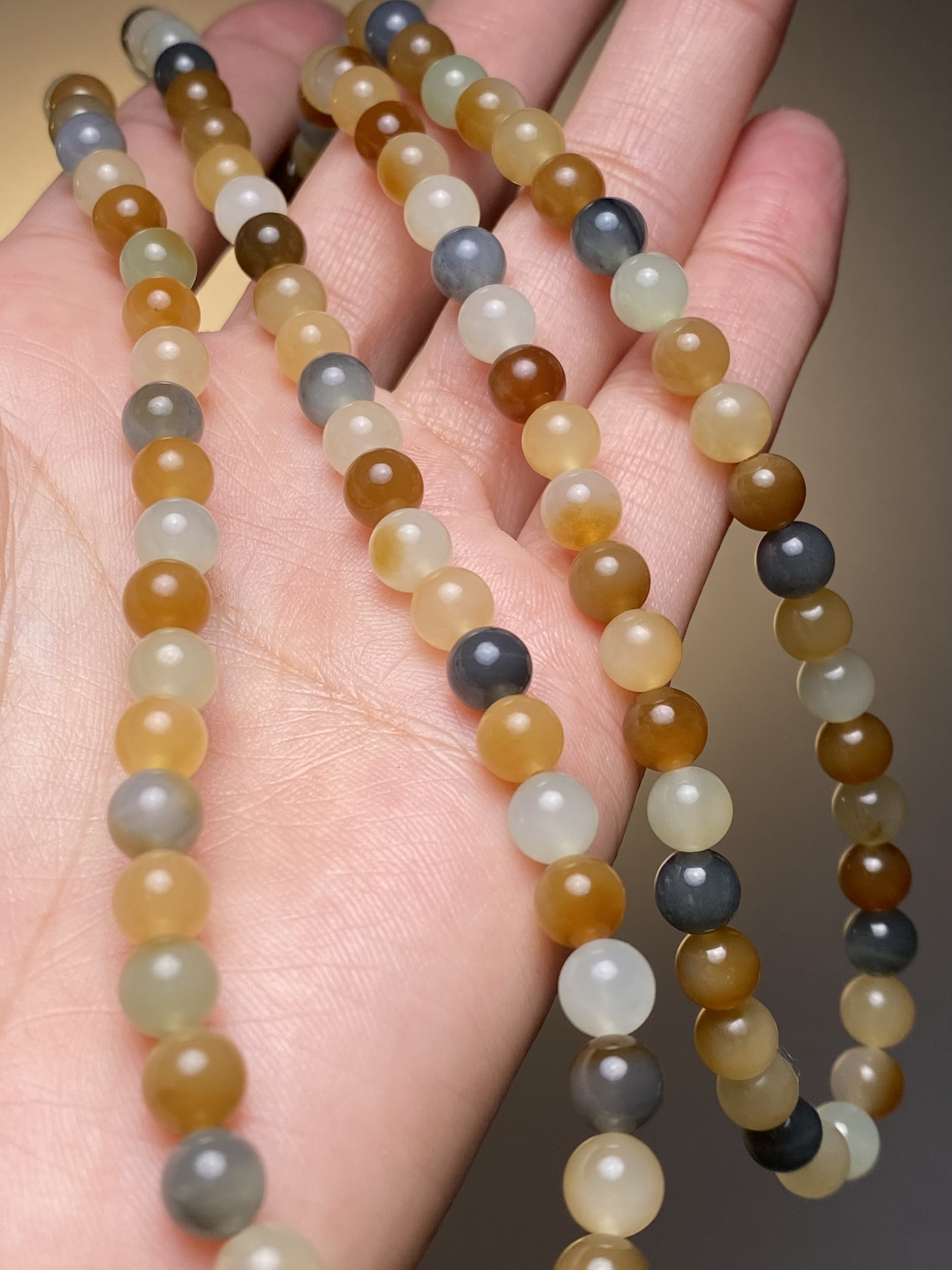 《108珠链》新疆和田玉楼兰三色 颗颗油润 超油 珠径卡6㎜ 重量35克