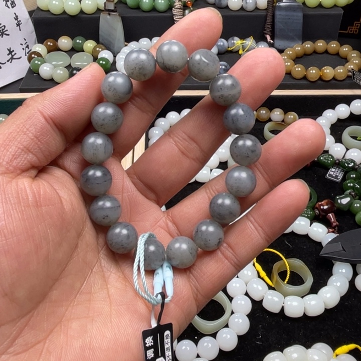和田玉手串未镶嵌青*
