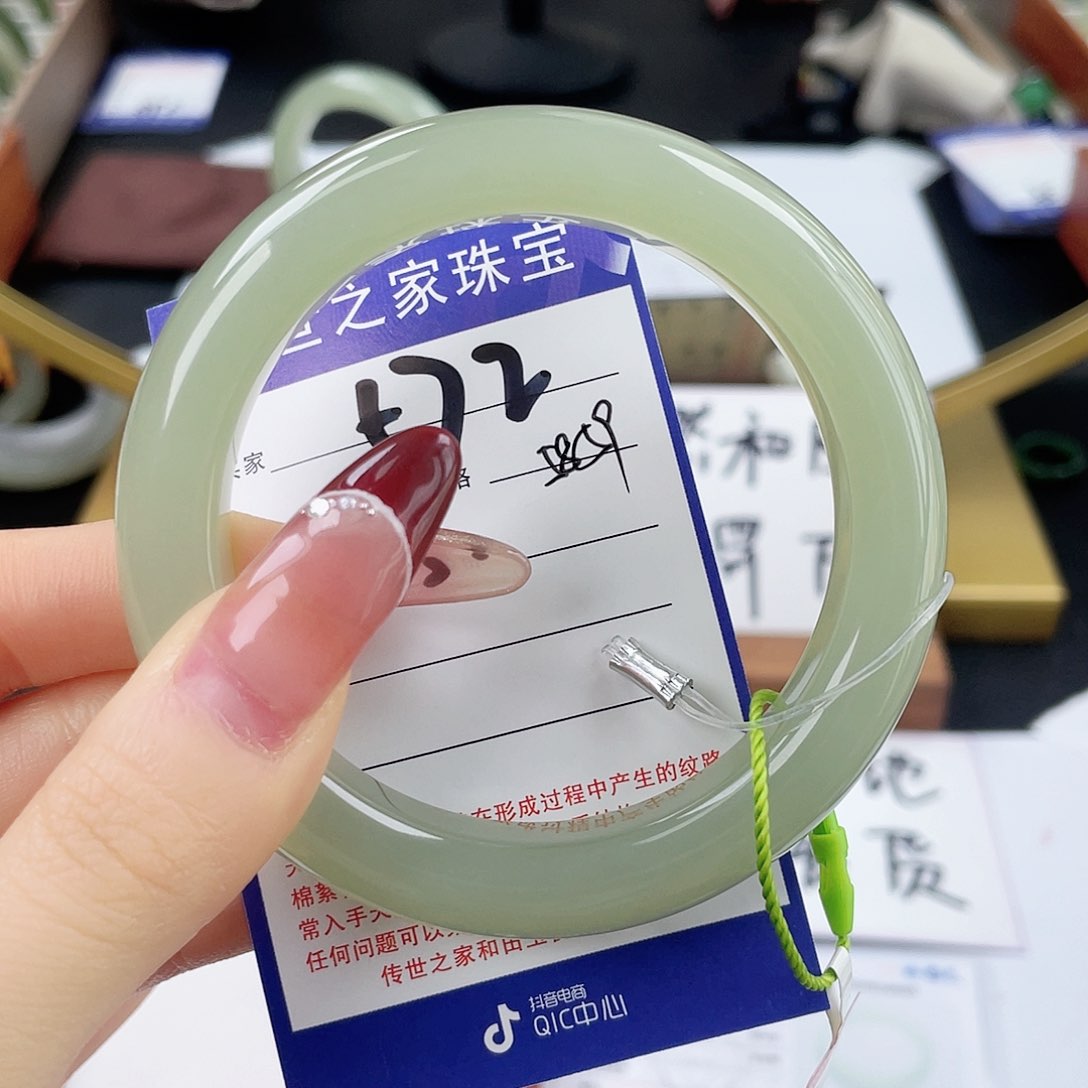 和田玉手镯未镶嵌你****嘿