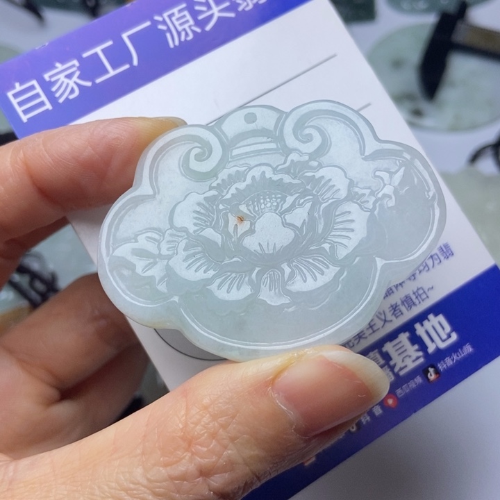 翡翠挂件未镶嵌翡翠