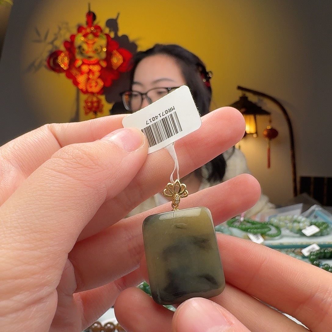 和田玉吊坠18K金镶嵌