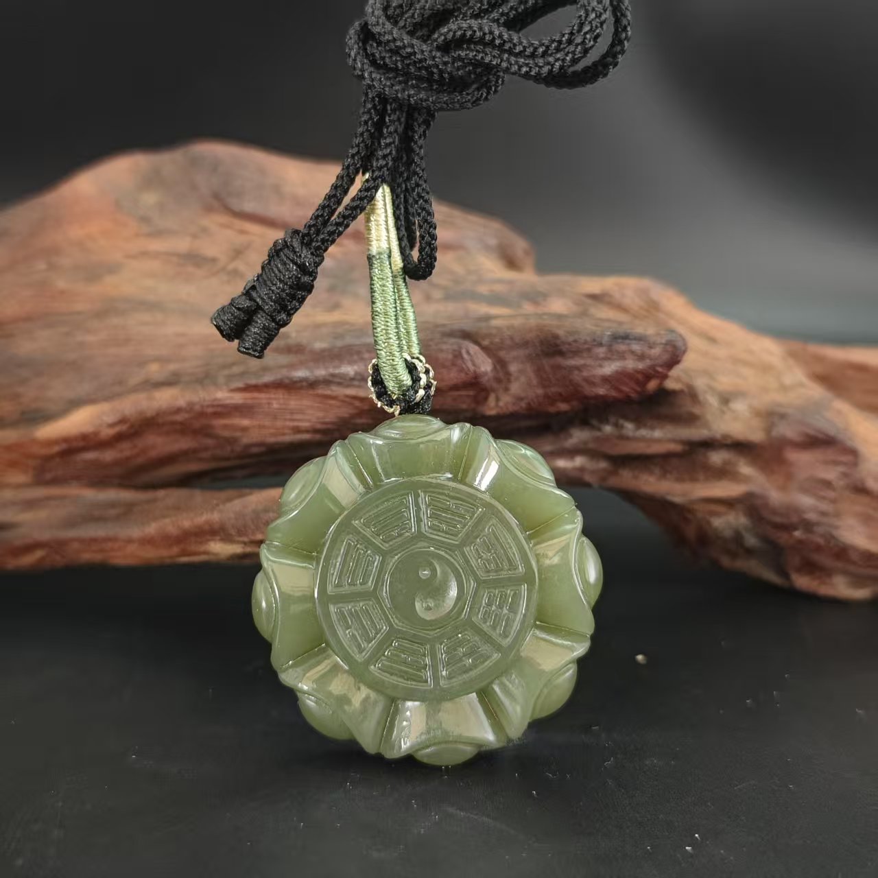 Q和田玉太极八卦吊坠2638