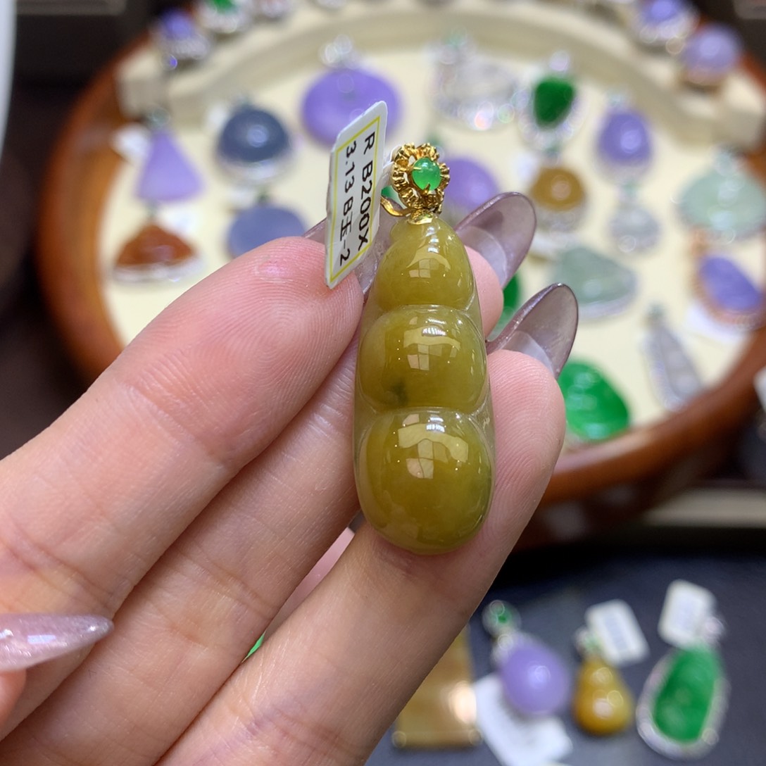 翡翠18K金镶嵌颈饰翡翠