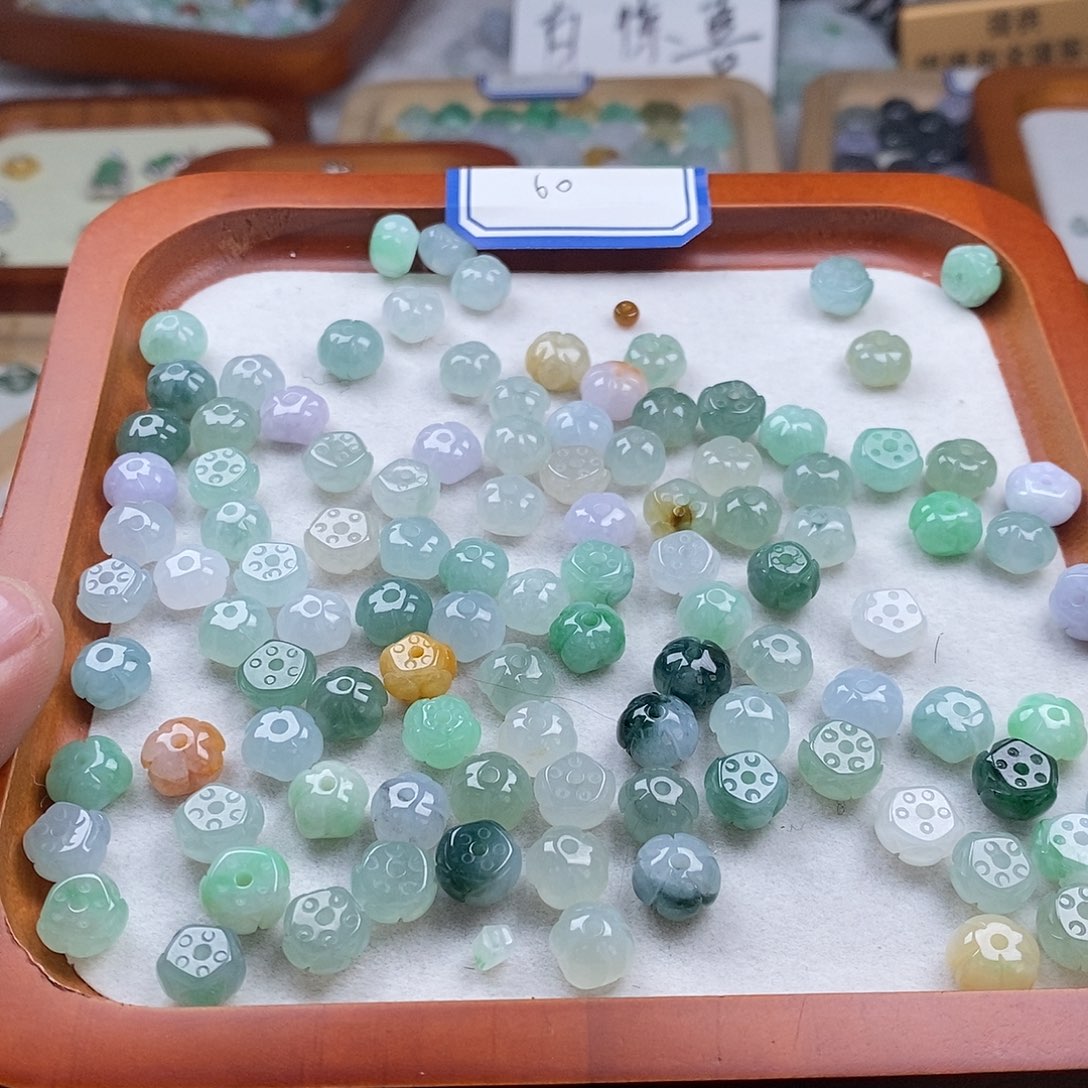 翡翠颈饰未镶嵌莲花珠60一个