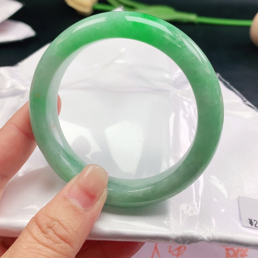 翡翠手镯未镶嵌55圈2329