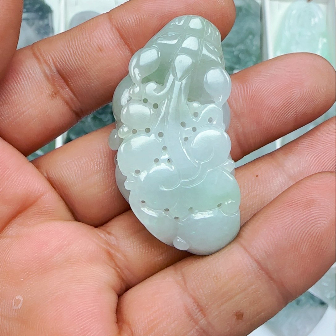 翡翠颈饰未镶嵌，