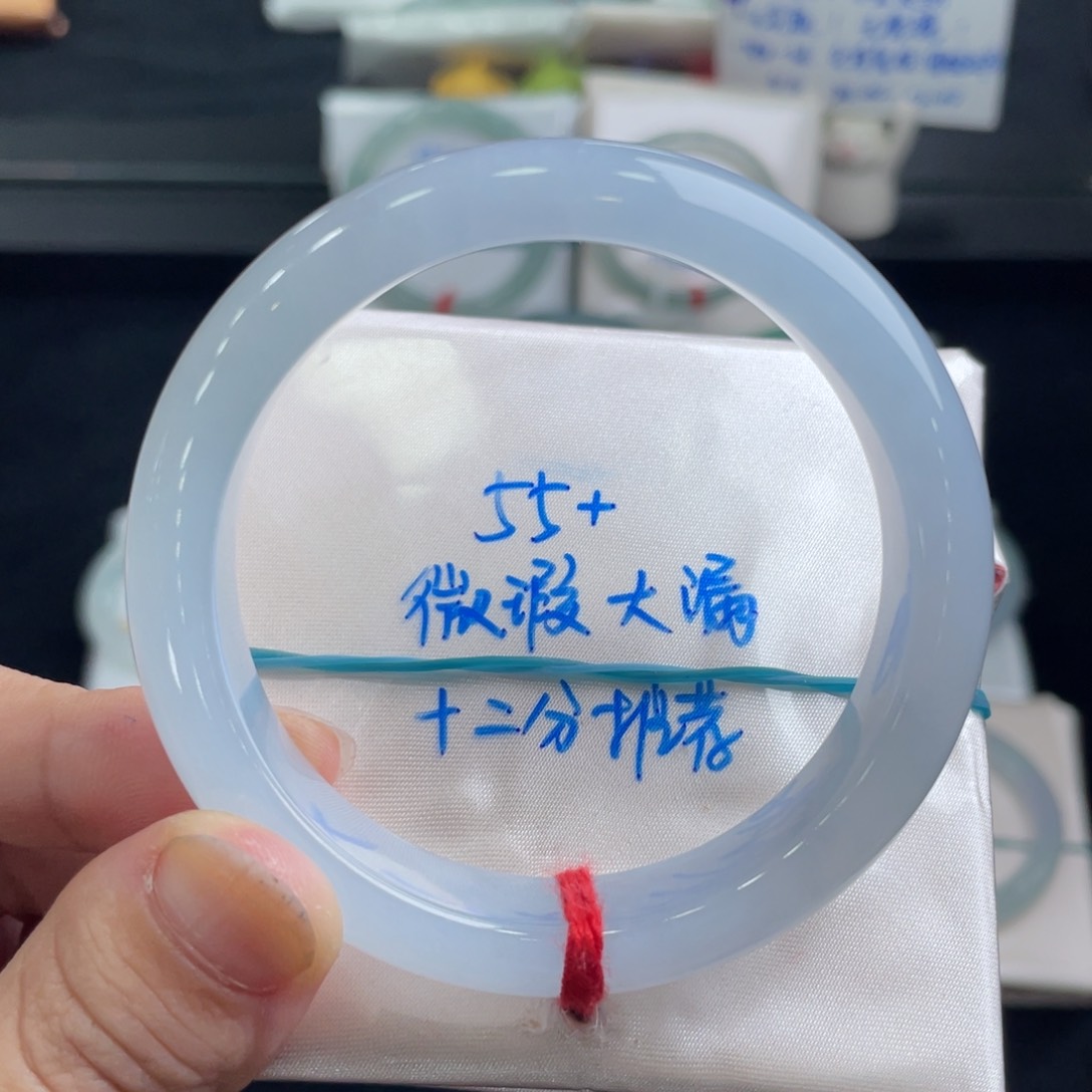 翡翠手镯未镶嵌p**r翡翠手镯