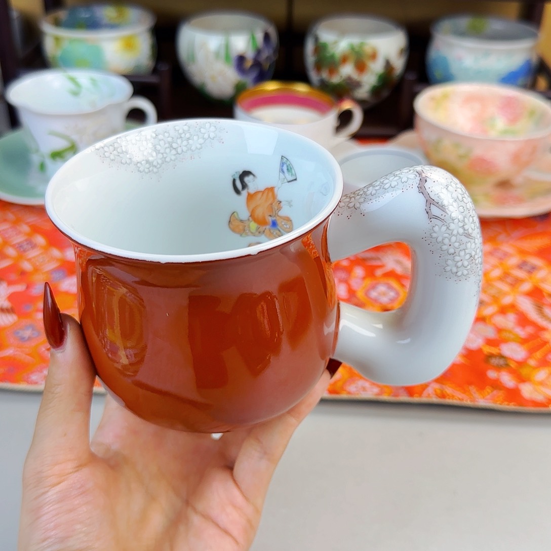 他家茶具瓷器真美！