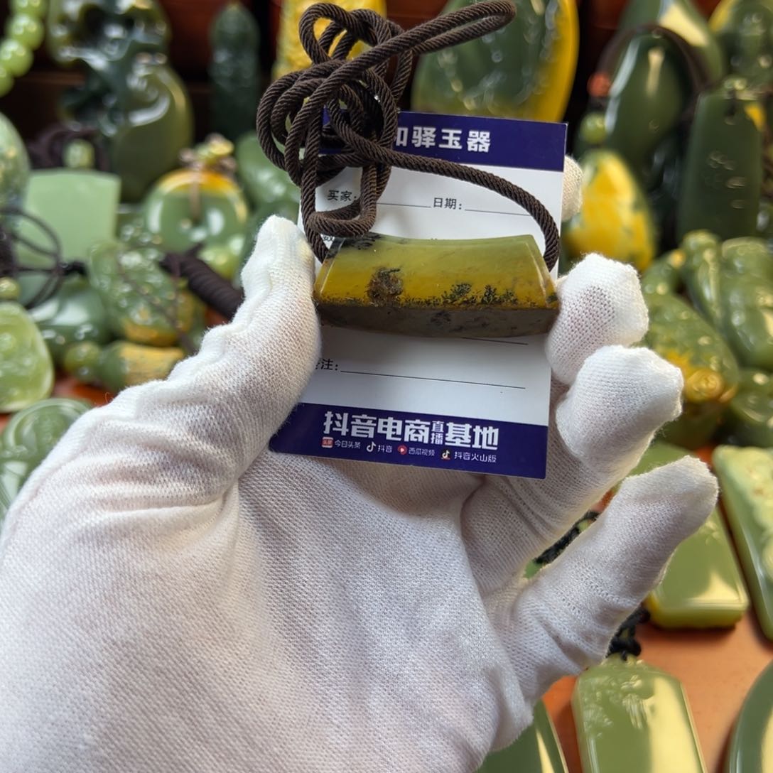 岫岩河磨玉（透闪石质玉）颈饰未镶嵌