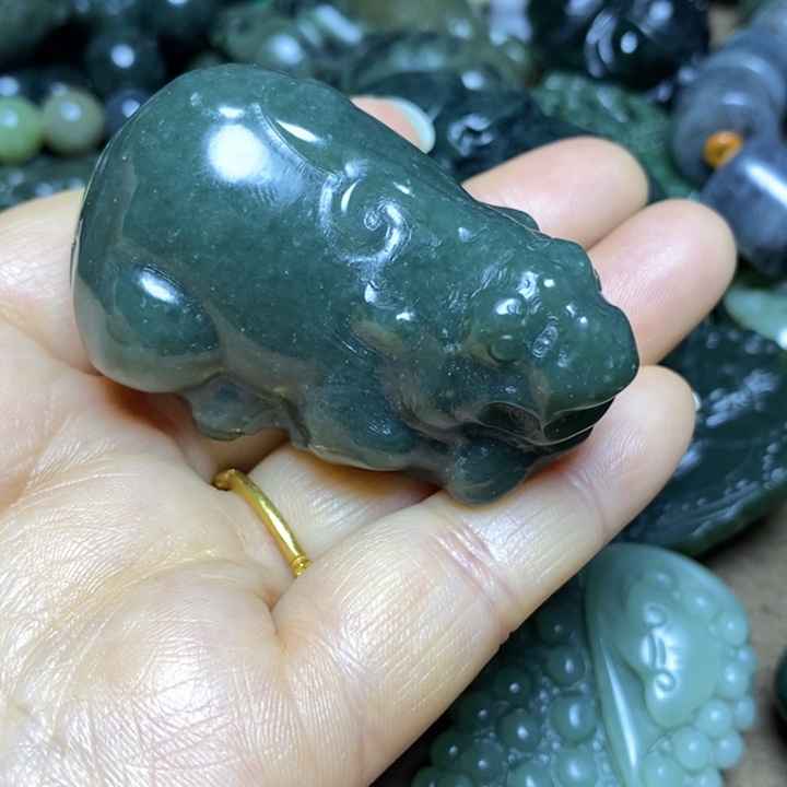 红***哥和田玉未镶嵌颈饰