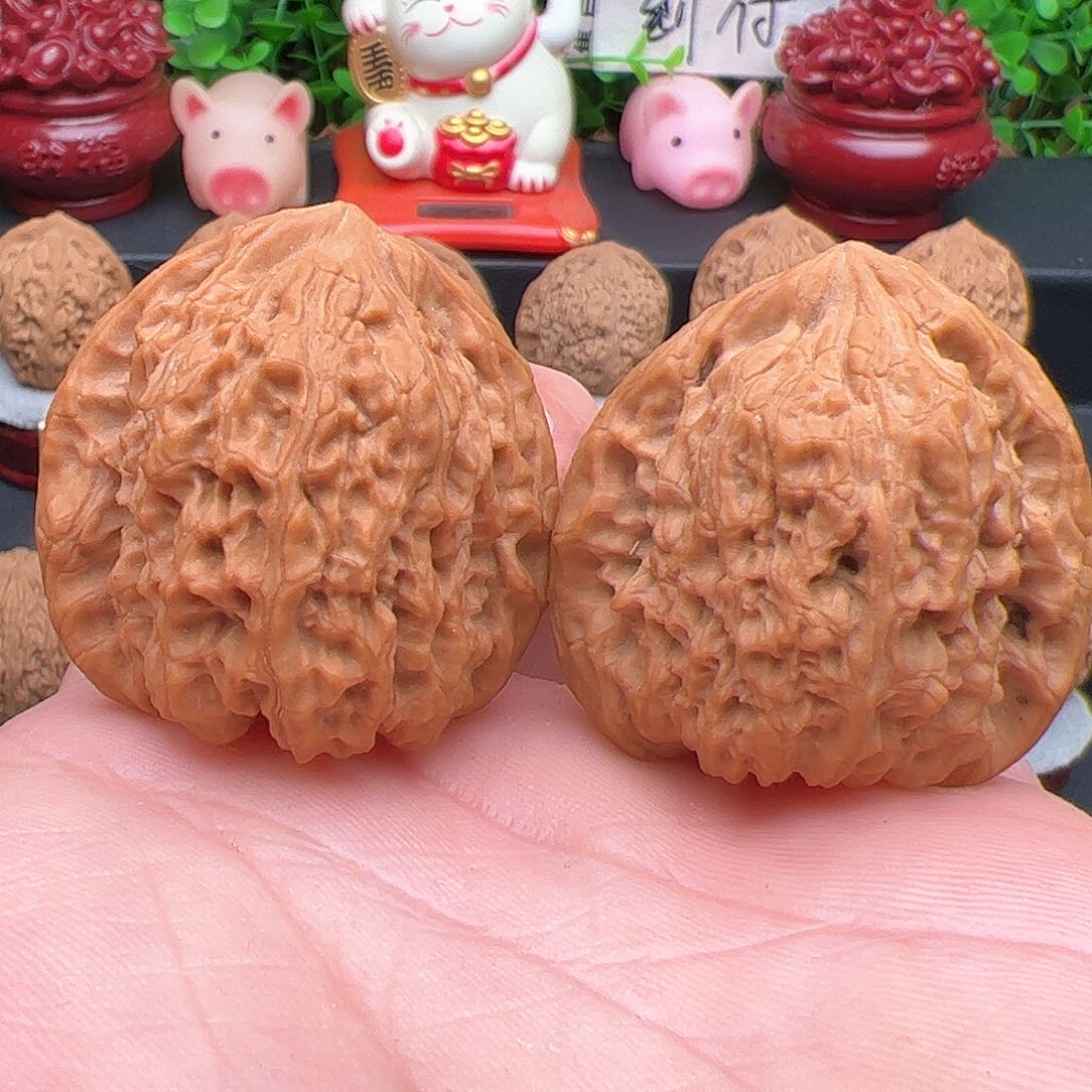 文玩核桃把件玉化皮蚂蚁纹南疆石，尺寸38