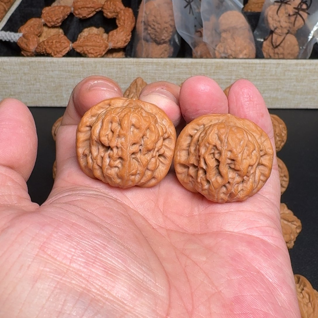 文玩核桃吊坠沉水狮子头 尺寸35