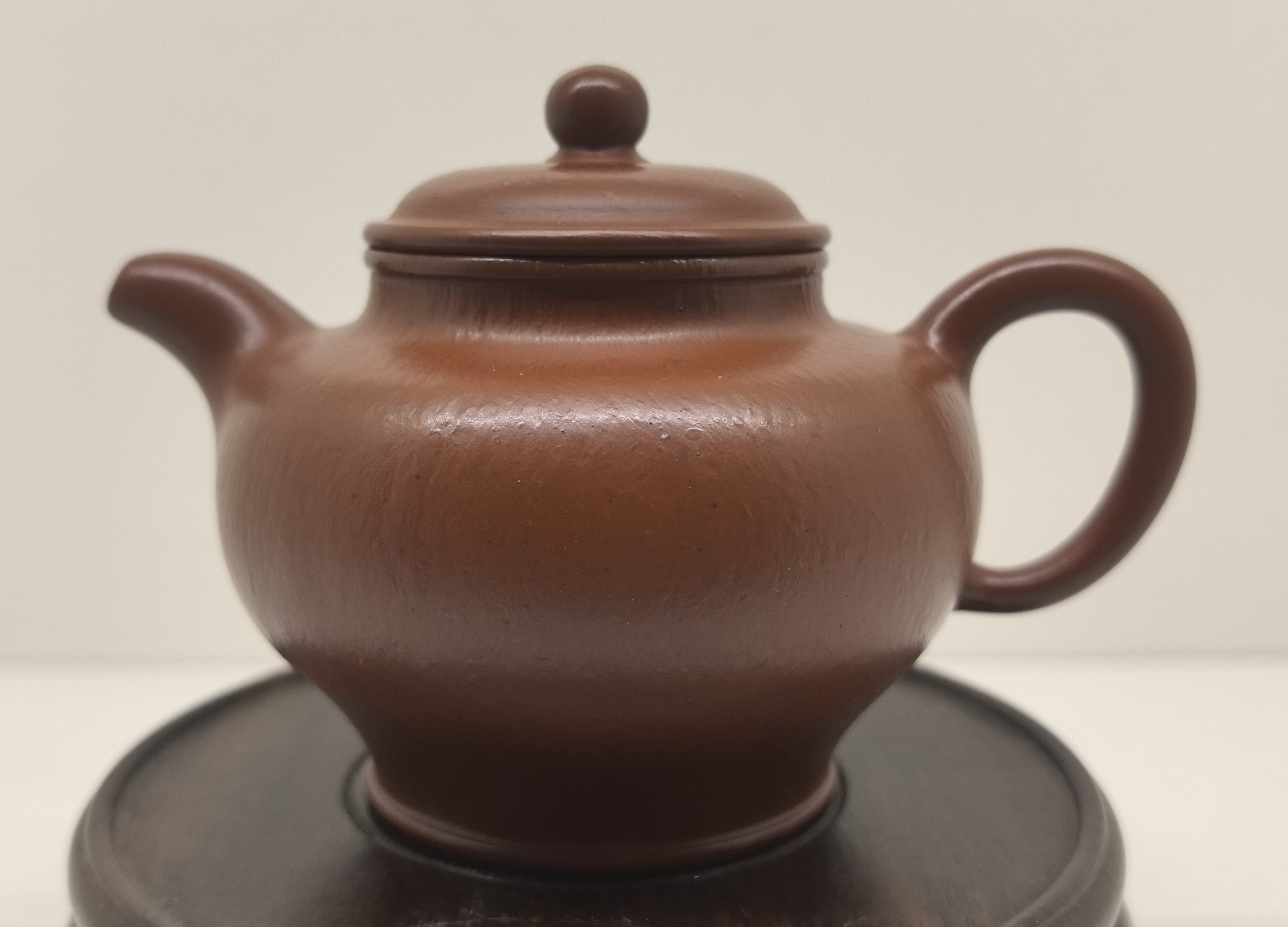 掇只壶，原矿早期小煤窑朱泥，容量约200CC。