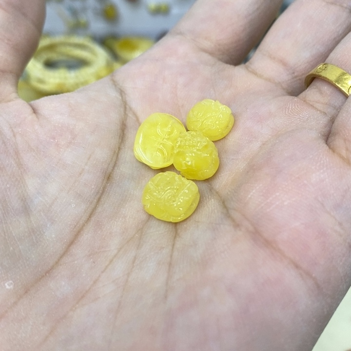 蜜蜡未镶嵌裸石吊坠