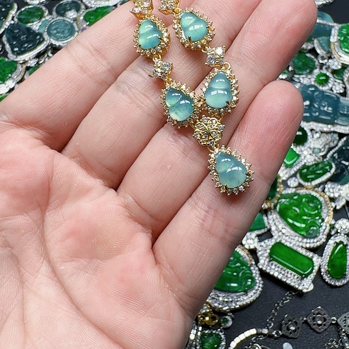 翡翠颈饰未镶嵌天然A货翡翠放漏