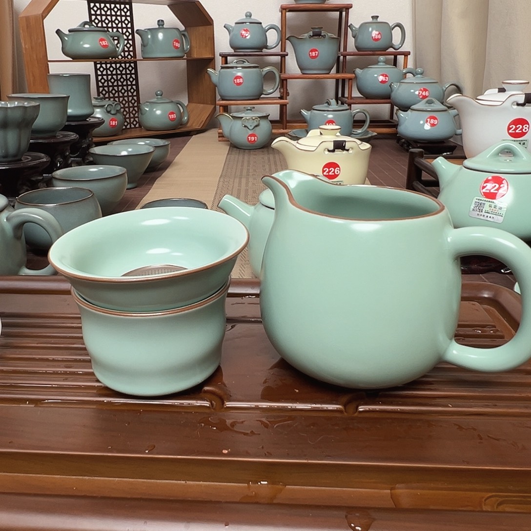 瓷片。。。。。。。。。。。。。。。