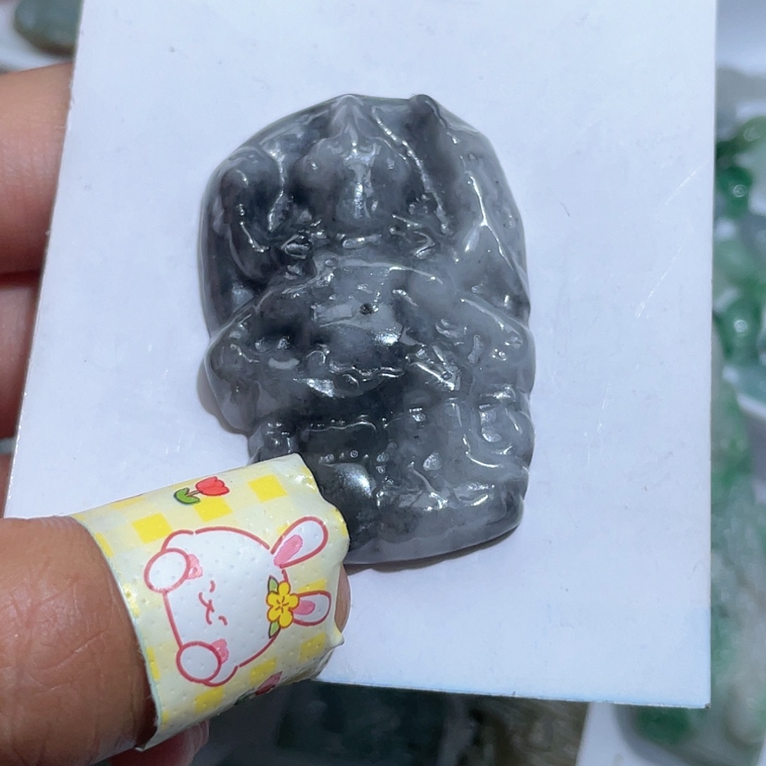 翡翠未镶嵌颈饰你