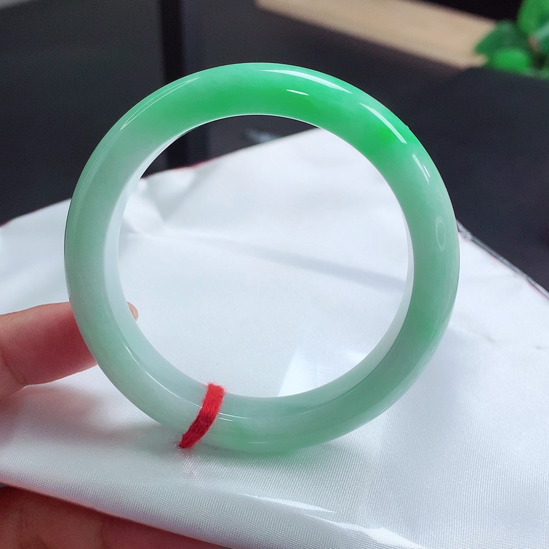 翡翠手镯未镶嵌天然缅甸A货翡翠手镯